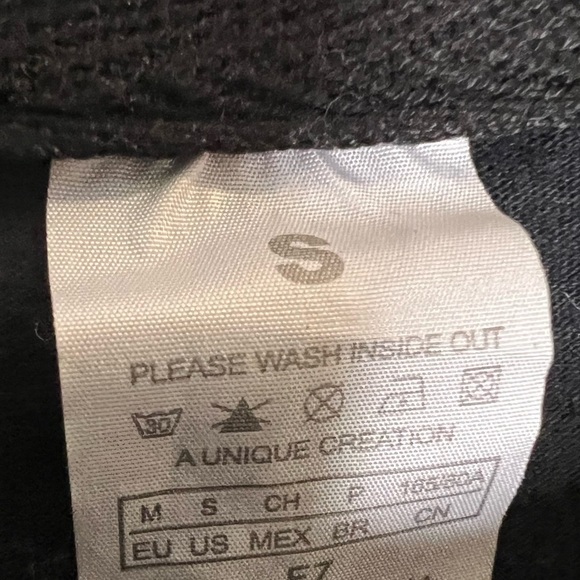 255. COBRA KAI LOGO ADULT BLACK UNISEX TEE - Picture 4 of 5